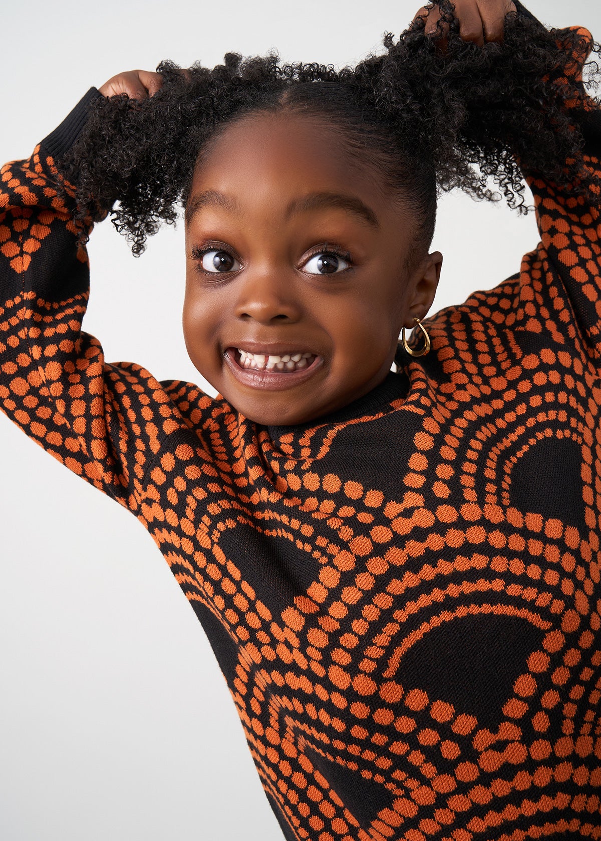 Oma Kids Unisex African Print Sweater (Black Amber Dots)