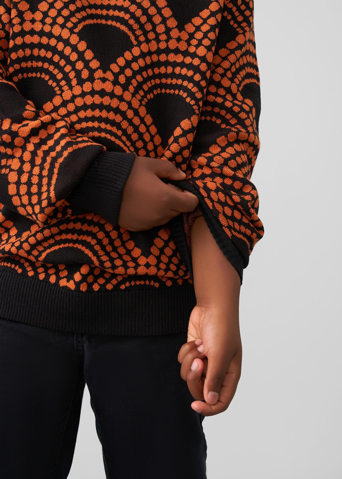 Oma Kids Unisex African Print Sweater (Black Amber Dots)