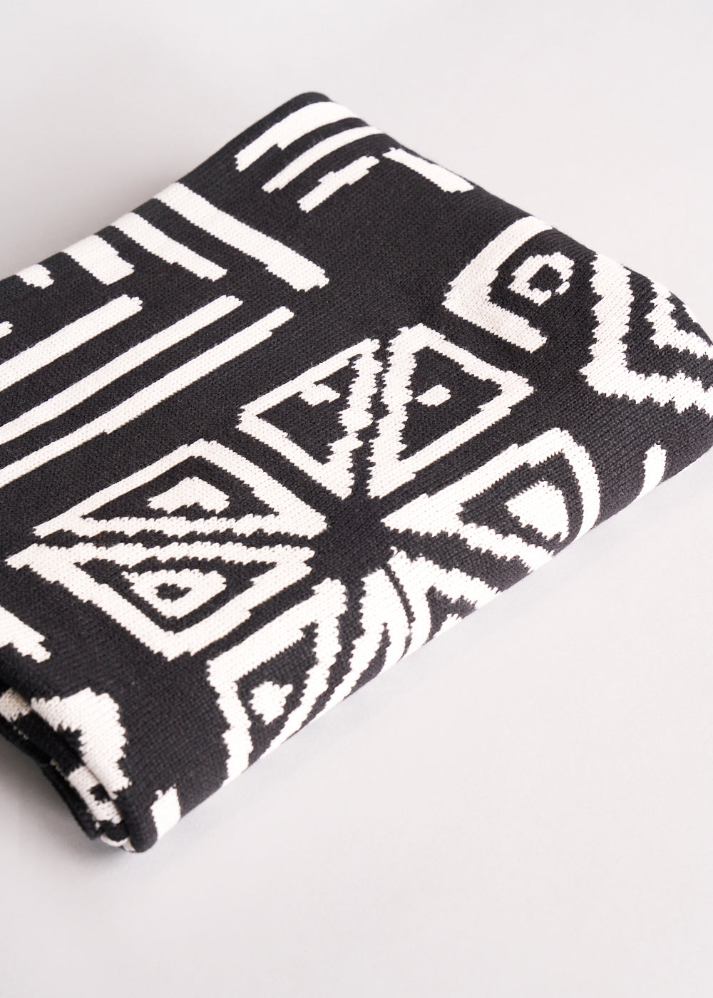 Ibora African Print Knit Throw Blanket (Grayscale Tribal)