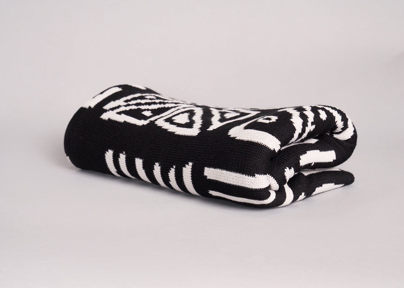 Ibora African Print Knit Throw Blanket (Grayscale Tribal)